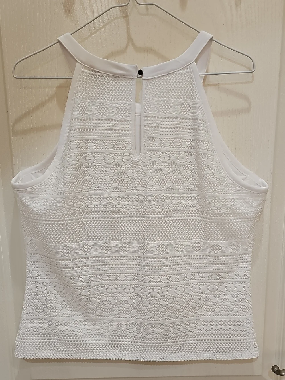 White House Black Market White Crochet Halter Tank Size Large - Picture 4 of 7